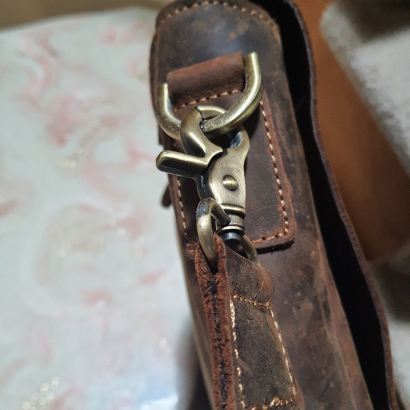 Kattee Messenger Bag - Picture 7 of 7